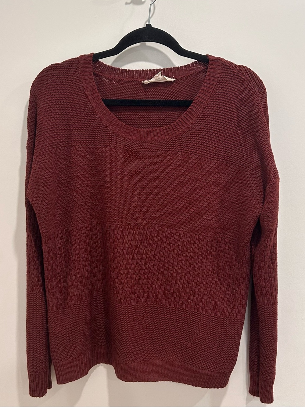Women's Scoop Neck Knit Sweater in Wine